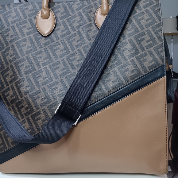 Fendi EUC ✨️Diagonal Vertical Shopper Tote Brown FF Monogram ✨ UNISEX🎁 - Picture 10 of 17